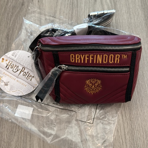 Danielle Nicole Gryffindor Fanny Pack - Picture 3 of 4